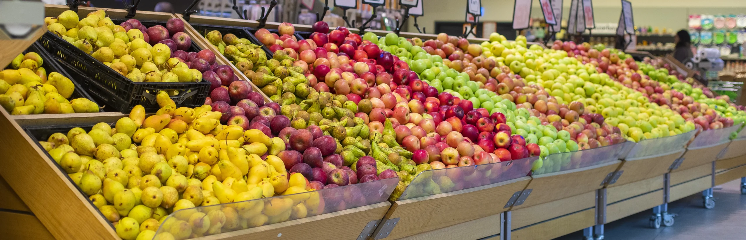 mixed-summer-fruits-grocery-stands